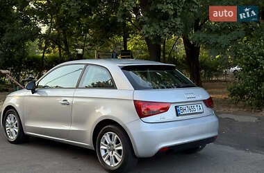 Хэтчбек Audi A1 2011 в 