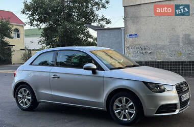 Хэтчбек Audi A1 2011 в 