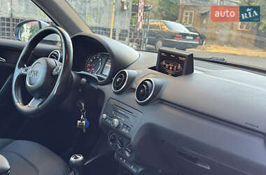 Хэтчбек Audi A1 2011 в 