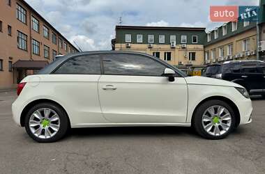 Хэтчбек Audi A1 2012 в 