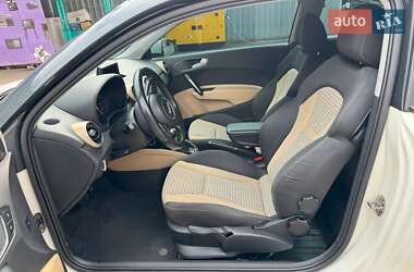 Хэтчбек Audi A1 2012 в 