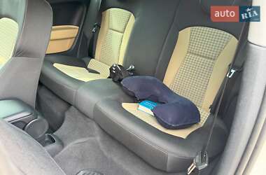 Хэтчбек Audi A1 2012 в 
