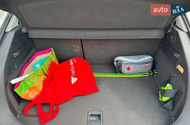 Хэтчбек Audi A1 2012 в 