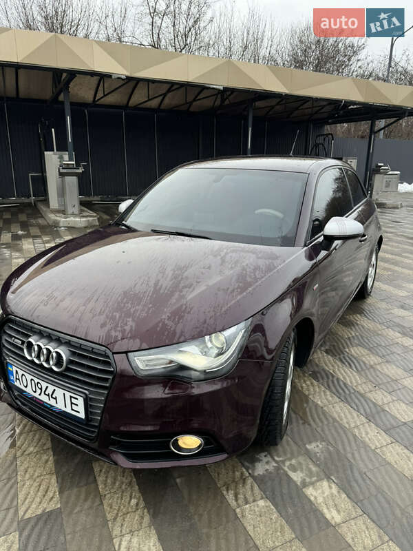Хетчбек Audi A1 2011 в 