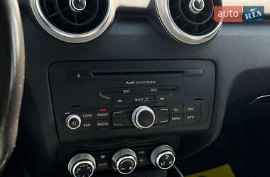 Хэтчбек Audi A1 2012 в 