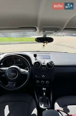 Хэтчбек Audi A1 2012 в 