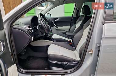 Хетчбек Audi A1 2012 в 