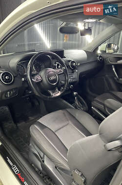 Хетчбек Audi A1 2011 в 