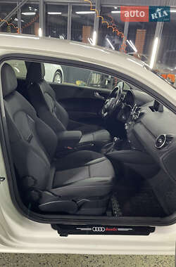 Хетчбек Audi A1 2011 в 