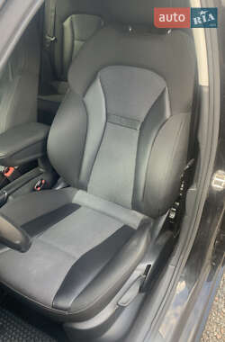 Хетчбек Audi A1 2012 в 