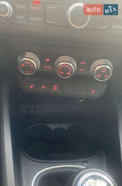 Хетчбек Audi A1 2012 в 