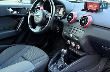 Хэтчбек Audi A1 2011 в 