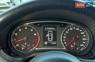 Хэтчбек Audi A1 2011 в 