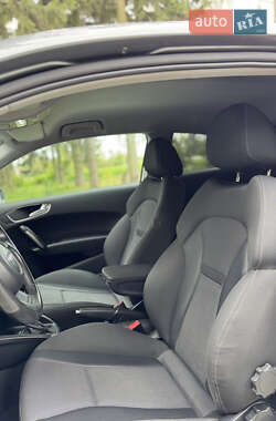 Хэтчбек Audi A1 2011 в 