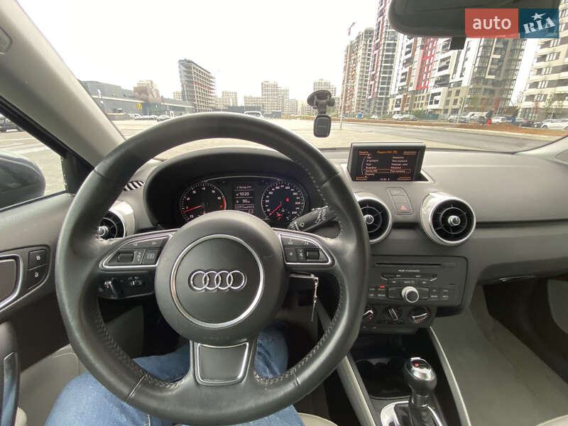 Хэтчбек Audi A1 2010 в Киеве
