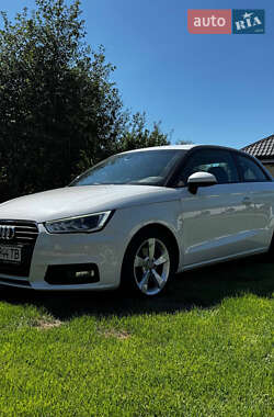 Хетчбек Audi A1 2014 в 