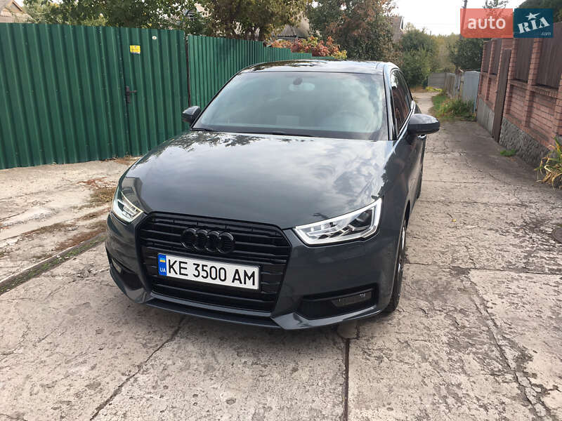 Хэтчбек Audi A1 2015 в Каменском