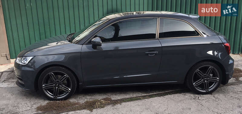 Хэтчбек Audi A1 2015 в Каменском