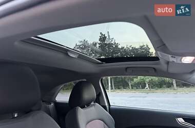 Хетчбек Audi A1 2012 в 
