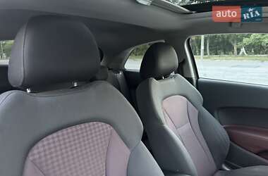 Хетчбек Audi A1 2012 в 