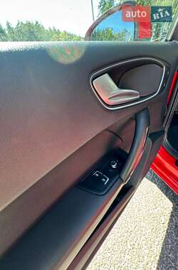 Хетчбек Audi A1 2015 в 