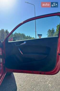 Хетчбек Audi A1 2015 в 