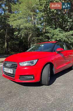 Хетчбек Audi A1 2015 в 