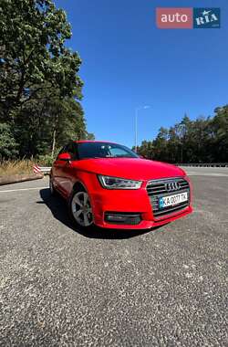 Хетчбек Audi A1 2015 в 
