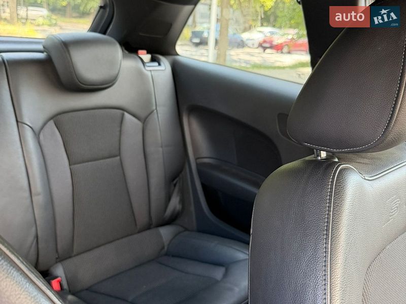 Хэтчбек Audi A1 2011 в Днепре