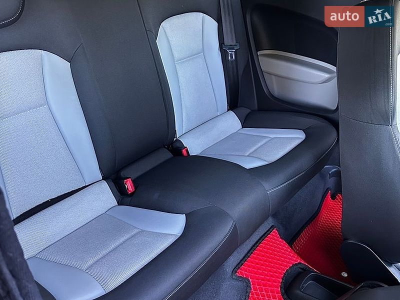 Хэтчбек Audi A1 2010 в Жмеринке