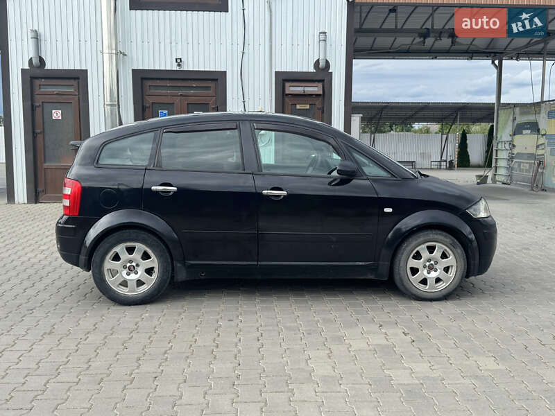 Хэтчбек Audi A2 2001 в Новоселице