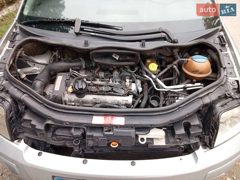 Хэтчбек Audi A2 2002 в Виноградове