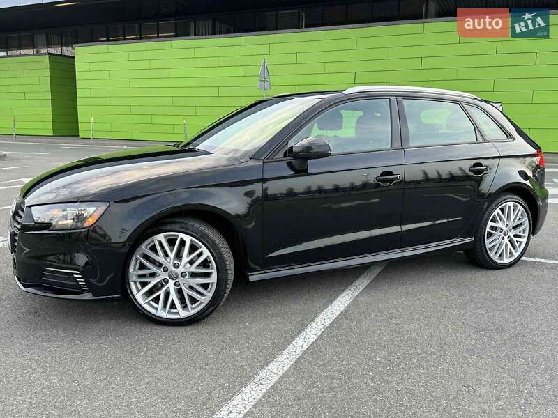 Хетчбек Audi A3 Sportback 2018 в Києві