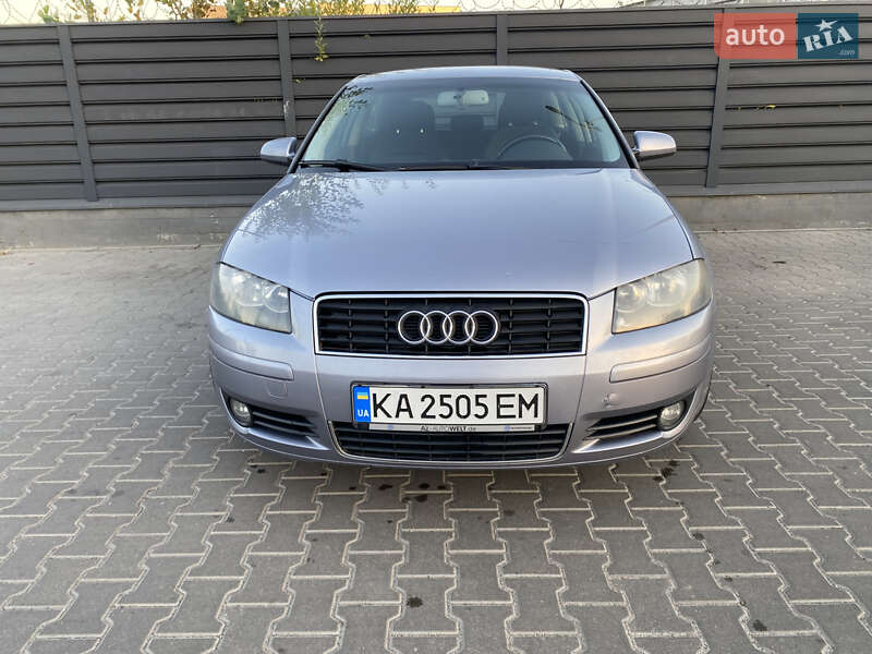 Хэтчбек Audi A3 Sportback 2004 в Вишневом