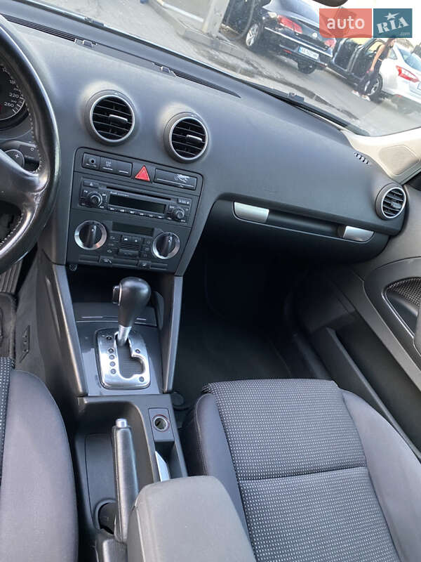 Хэтчбек Audi A3 Sportback 2004 в Вишневом