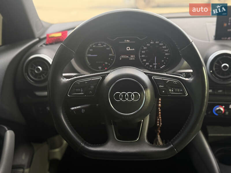 Хэтчбек Audi A3 Sportback 2017 в Киеве