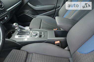 Хэтчбек Audi A3 2016 в 