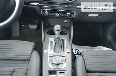 Хэтчбек Audi A3 2016 в 