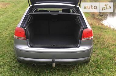 Хэтчбек Audi A3 2004 в 