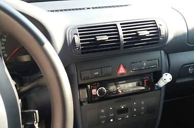 Хэтчбек Audi A3 2002 в 