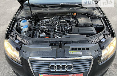 Хэтчбек Audi A3 2010 в 