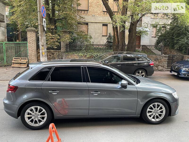 Хэтчбек Audi A3 2016 в Киеве
