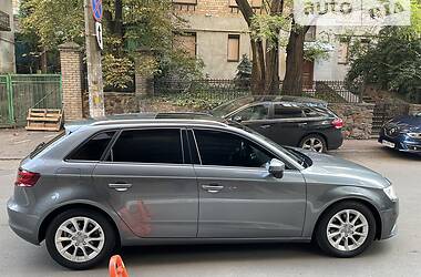 Хэтчбек Audi A3 2016 в 