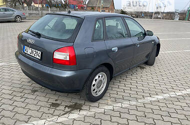 Хэтчбек Audi A3 2002 в 