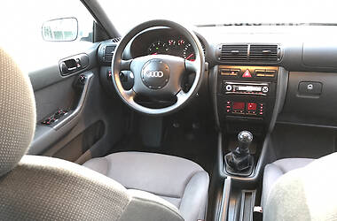 Хэтчбек Audi A3 2000 в 