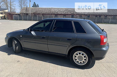 Хэтчбек Audi A3 2002 в 