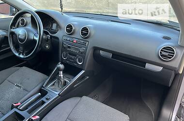 Хэтчбек Audi A3 2003 в 