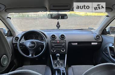 Хэтчбек Audi A3 2003 в 