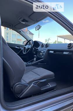 Хэтчбек Audi A3 2003 в 