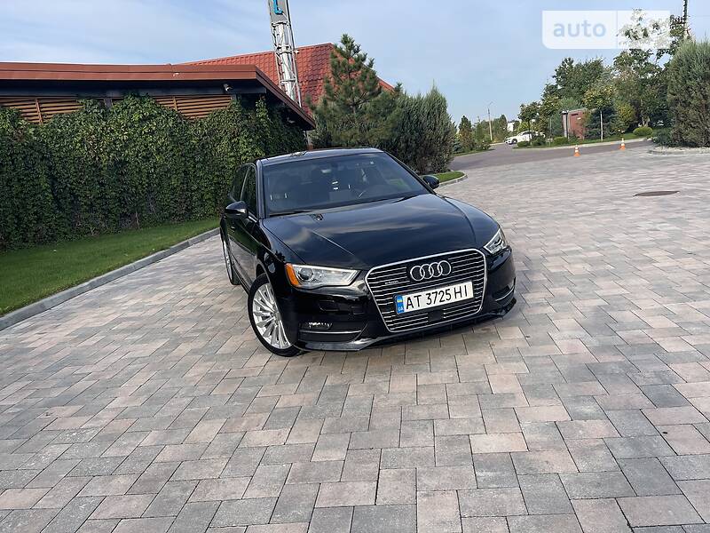 Хетчбек Audi A3 2016 в 